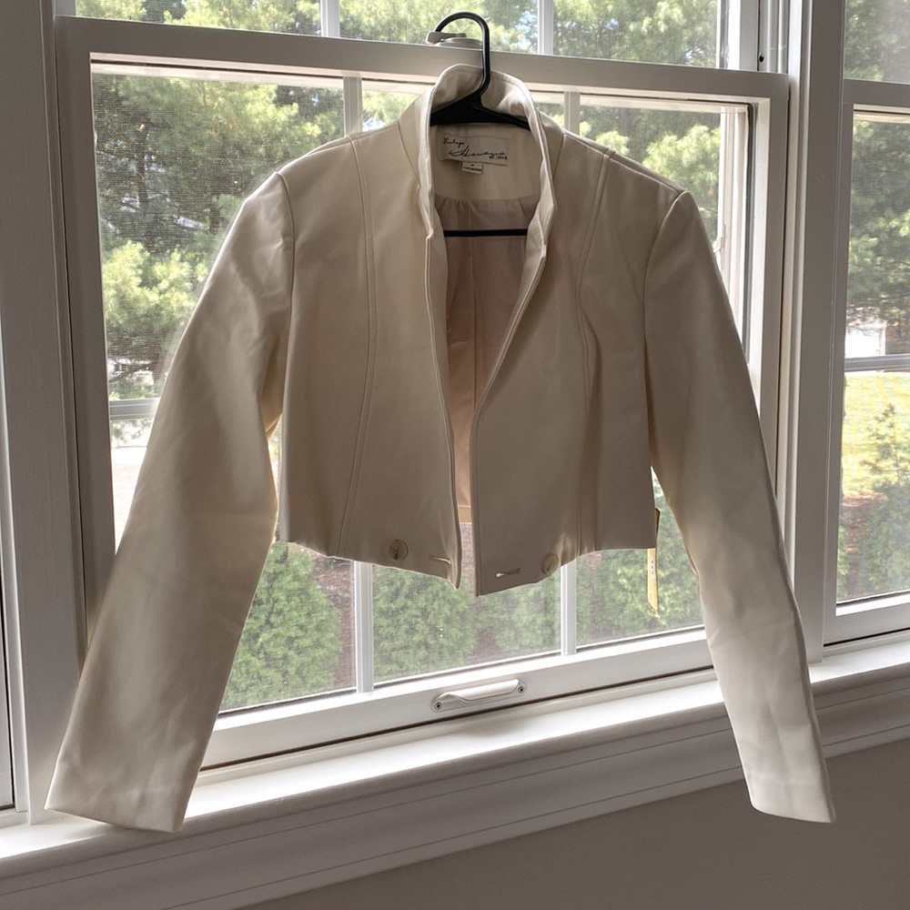 Vintage Havana Cropped Faux Leather Jacket! Perfect for cooler summer nights!